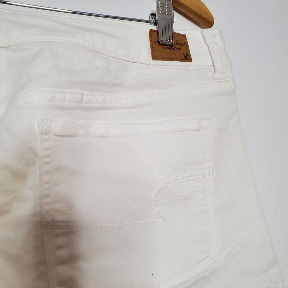 American Eagle Womens White Denim Shorts With Floral Hem Detail Size 18 - Picture 3 of 9
